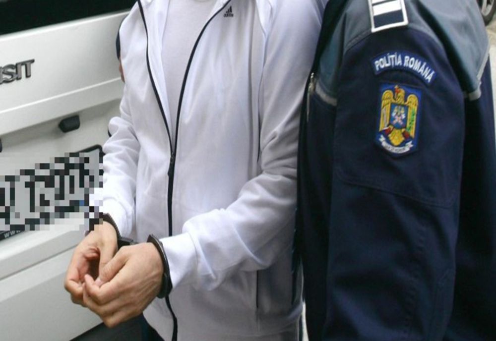 Bărbat arestat după ce a furat peste 2000 de euro dintr-o casă de schimb valutar