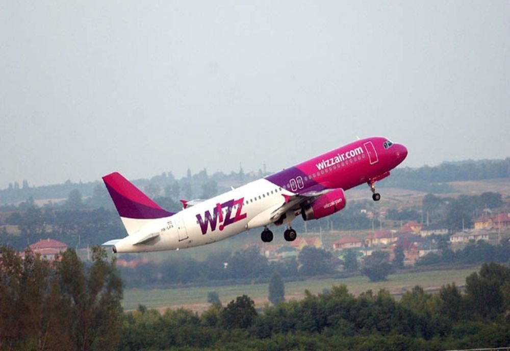Avion nevoit să aterizeze DE URGENȚĂ din cauza unei țigări