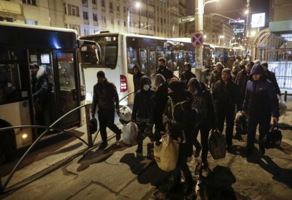 Guvern: Din 10 februarie până acum au intrat în România 646.087 de cetăţeni ucraineni
