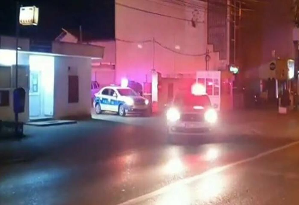 Un tânăr beat, care a furat o autospecială de poliție, a ajuns la audieri după ce "s-a jucat de-a polițistul"