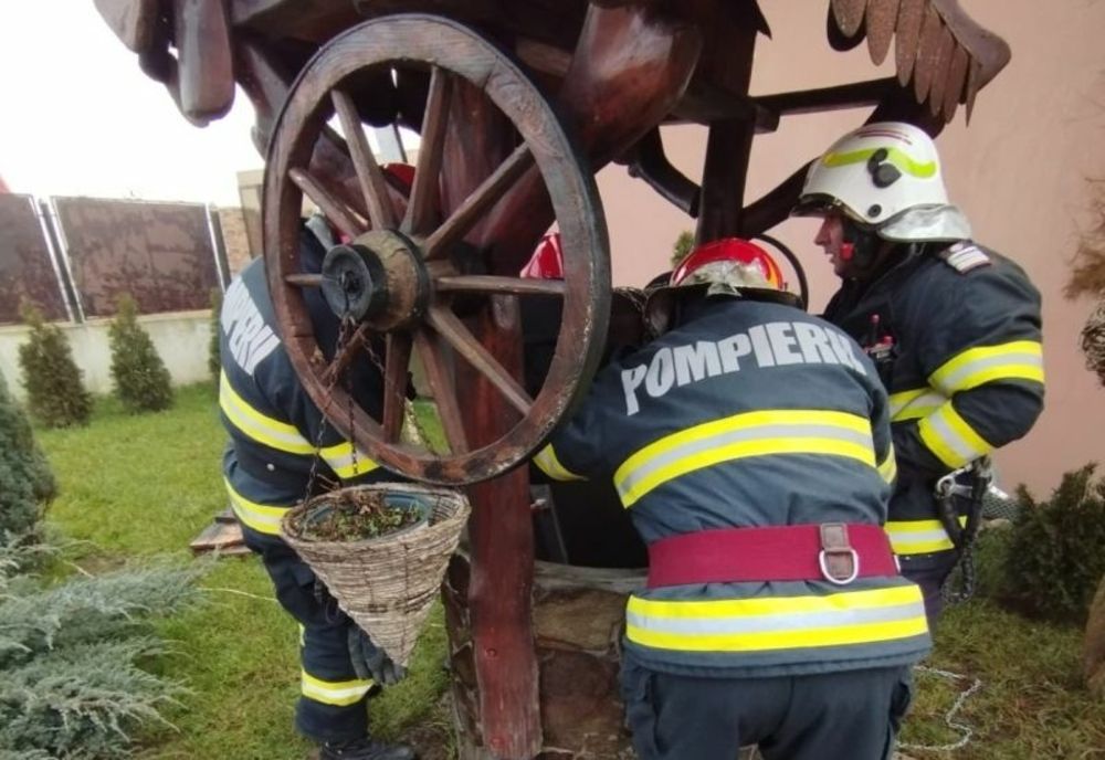 Bătrân mort după ce a căzut în fântână