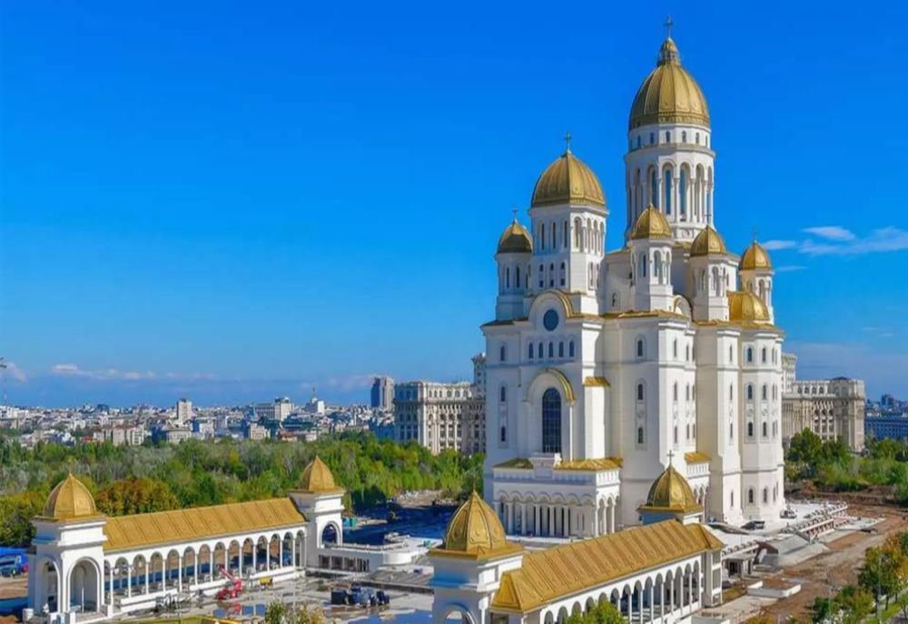 THE TIMES: CATEDRALA NAȚIONALĂ, SIMBOLUL PUTERII ROMÂNIEI ORTODOXE. CUPOLA AURITĂ DOMINĂ BUCUREȘTIUL, LA TREI SECOLE DUPĂ BISERICA LUI PETRU CEL MARE