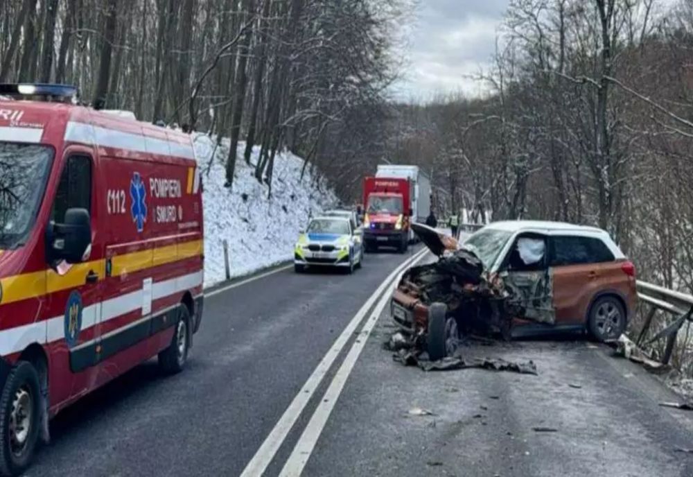 5 persoane transportate la spital. Trafic blocat pe DN1 în Hula Bradului, în județul Sibiu, după un accident cu trei mașini