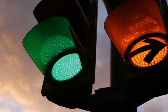 Semafoarele din giratoriile din Sibiu vor fi repornite după refacerea marcajelor. Peste 80% dintre blocaje, cauzate de încadrări greșite