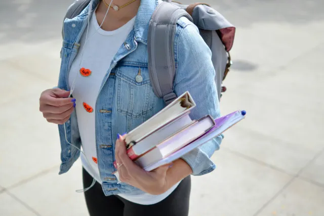 Cursuri gratuite de inteligență artificială pentru adolescenți la Biblioteca ASTRA Sibiu. Concluzia trainerului: „Tinerii citesc mai mult decât credem”