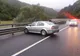 Accident pe DN 7. Un tânăr a intrat în separatoarele de sens