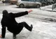10 sibieni au ajuns la Urgenţă, în 24 de ore, după ce au căzut pe gheaţă