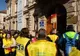 Foto/Video: Profesorii pichetează sediul Prefecturii într-un protest tăcut