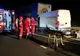 Un microbuz a intrat într-un TIR, pe A1, la Apoldu de Jos. Doi bărbaţi răniţi