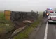 Un TIR s-a răsturnat pe DN14, între Axente Sever și Agârbiciu. Șoferul ar fi adormit la volan