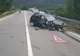 Accident pe Valea Oltului. O maşină a intrat în parapet