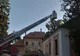 UPDATE | Femeie de 50 de ani, internată la Spitalul de Psihiatrie, a urcat pe acoperiș și a amenințat că se sinucide