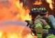 UPDATE/ Incendiu de vegetație pe strada Podului. Ard resturi vegetale și deșeuri plastice cu degajare de fum dens