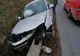 O mașină a intrat într-un cap de pod, între Roșia și Cornățel. Doi bărbați au ajuns la spital
