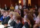 VIDEO | Klaus Iohannis, primit cu ropote de aplauze la Sibiu. Șeful statului participă alături de soția sa la Gala „Femeile liberale premiază excelența”