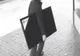  Sibian arestat, după ce ar fi furat două televizoare și un cuptor electric. Alți doi suspecți sunt căutați de polițiștii sibieni