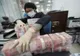 CHINA - China dezinfectează banii pentru a stopa epidemia de coronavirus