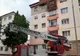 Misiune de salvare a unui porumbel blocat pe acoperișul unui bloc
