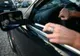Un sibian fără permis a furat în aceeași noapte două mașini. Cu una a intrat în șanț, cu alta în gard