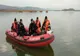 Un bărbat s-a înecat, iar altul este căutat de scafandri pe râul Olt