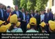 Klaus Iohannis, reacție după ce un grup de copii îi cântă „O lume minunată” în plină grevă a profesorilor VIDEO