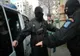 CADRE MEDICALE SUSPECTATE CĂ AU EMIS FIŞE DE APTITUDINI FALSE PENTRU LUCRU LA ÎNĂLŢIME. POLIŢIŞTII AU FĂCUT 11 PERCHEZIŢII ÎN TREI JUDEŢE