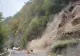 Trafic blocat pe DN7, lângă Sibiu, după desprinderea plaselor de pe versanți. Când se redeschide drumul