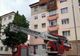 Misiune de salvare a unui porumbel blocat pe acoperișul unui bloc