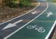 Biciclist lovit de maşină chiar pe pista pentru biciclete