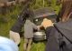 Un șofer a intrat cu mașina într-un parc din Sibiu și a rămas blocat pe o denivelare / VIDEO
